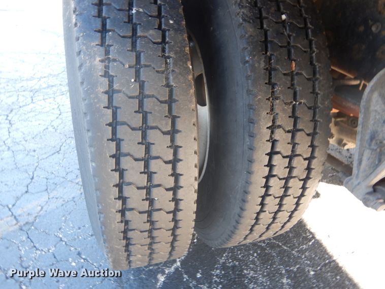 image for item DI1053 2006 International 4400  box truck