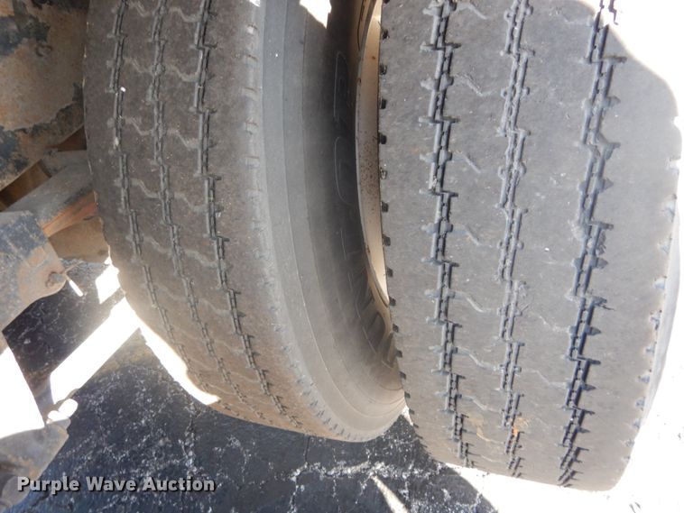 image for item DI1053 2006 International 4400  box truck