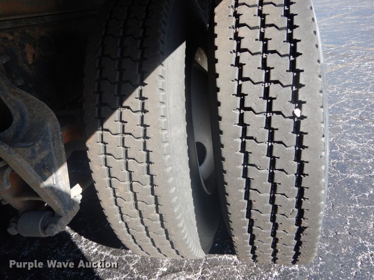 image for item DI1053 2006 International 4400  box truck