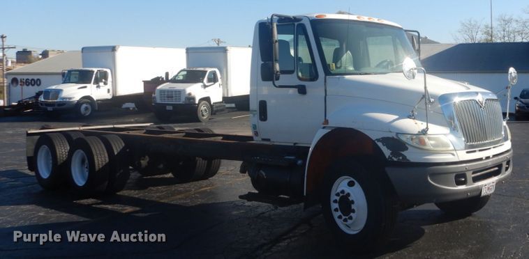 image for item DI1054 2006 International 4400  truck cab and chassis