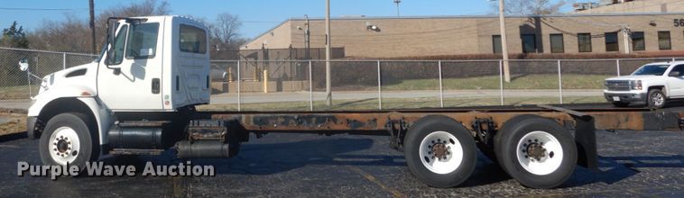 image for item DI1054 2006 International 4400  truck cab and chassis