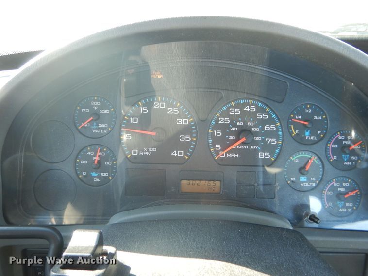 image for item DI1054 2006 International 4400  truck cab and chassis