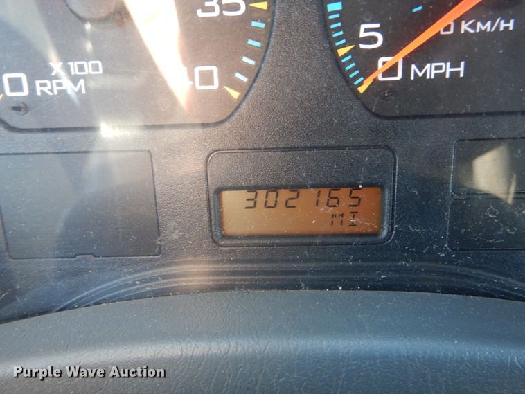 image for item DI1054 2006 International 4400  truck cab and chassis