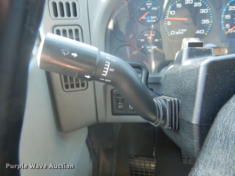 image for item DI1054 2006 International 4400  truck cab and chassis