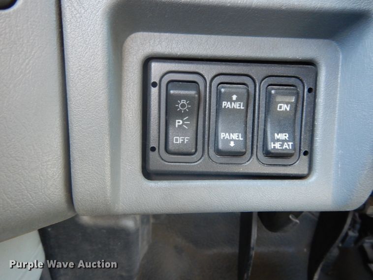 image for item DI1054 2006 International 4400  truck cab and chassis