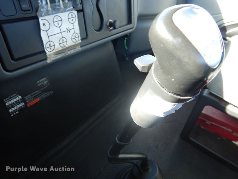 image for item DI1054 2006 International 4400  truck cab and chassis