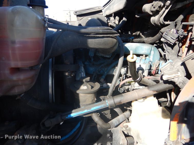 image for item DI1054 2006 International 4400  truck cab and chassis