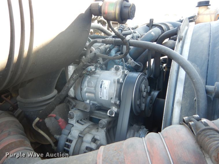 image for item DI1054 2006 International 4400  truck cab and chassis