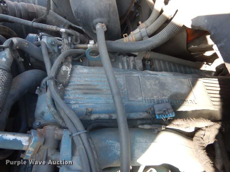 image for item DI1054 2006 International 4400  truck cab and chassis