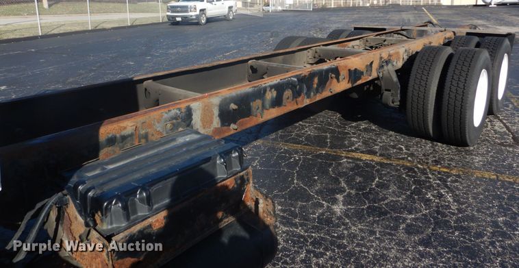 image for item DI1054 2006 International 4400  truck cab and chassis