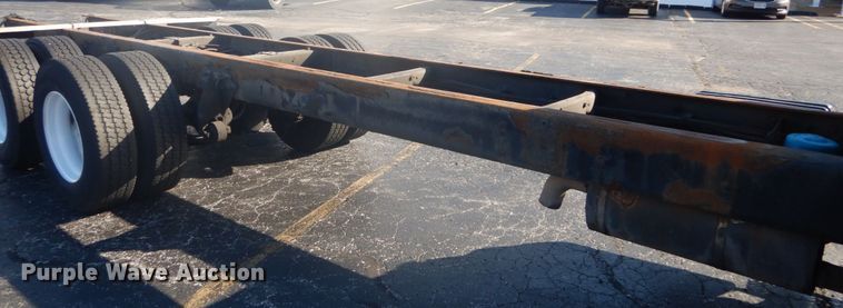 image for item DI1054 2006 International 4400  truck cab and chassis