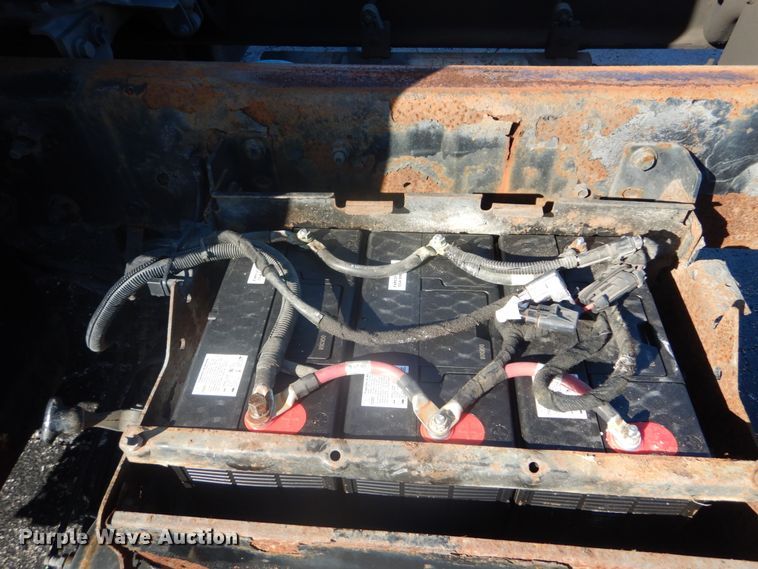 image for item DI1054 2006 International 4400  truck cab and chassis