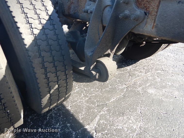 image for item DI1054 2006 International 4400  truck cab and chassis