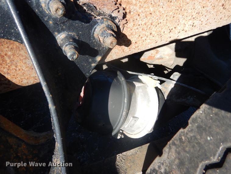 image for item DI1054 2006 International 4400  truck cab and chassis