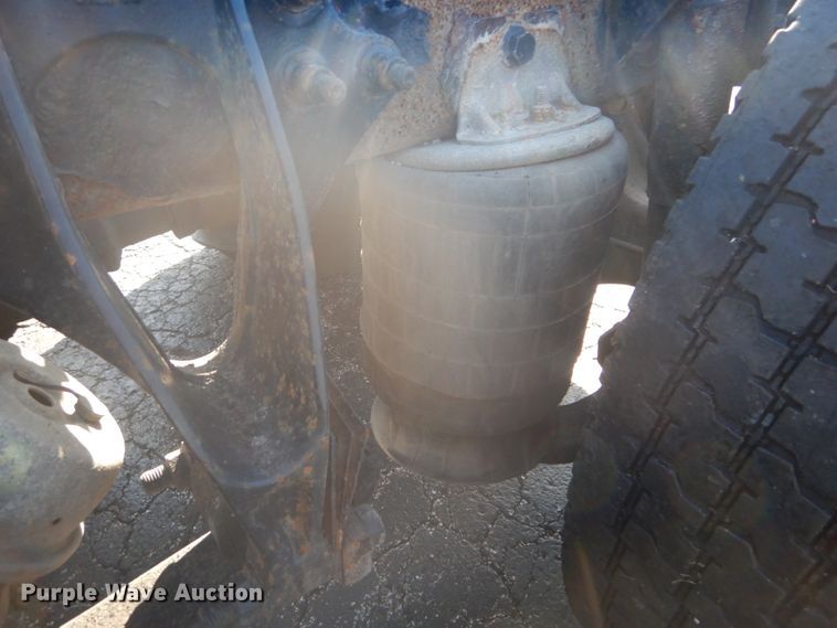 image for item DI1054 2006 International 4400  truck cab and chassis