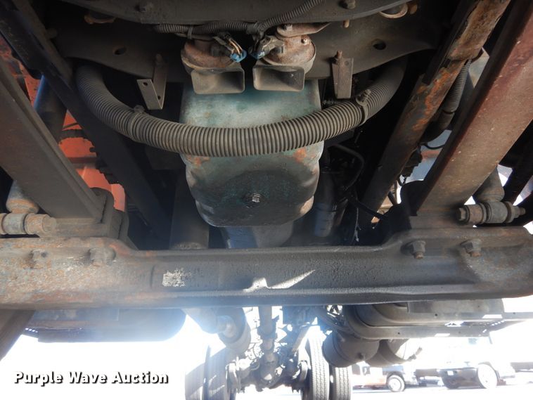 image for item DI1054 2006 International 4400  truck cab and chassis