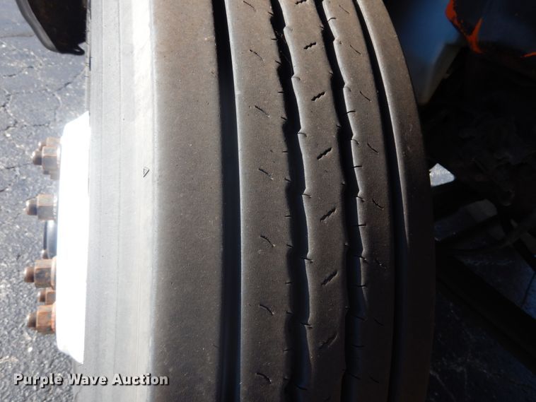 image for item DI1054 2006 International 4400  truck cab and chassis