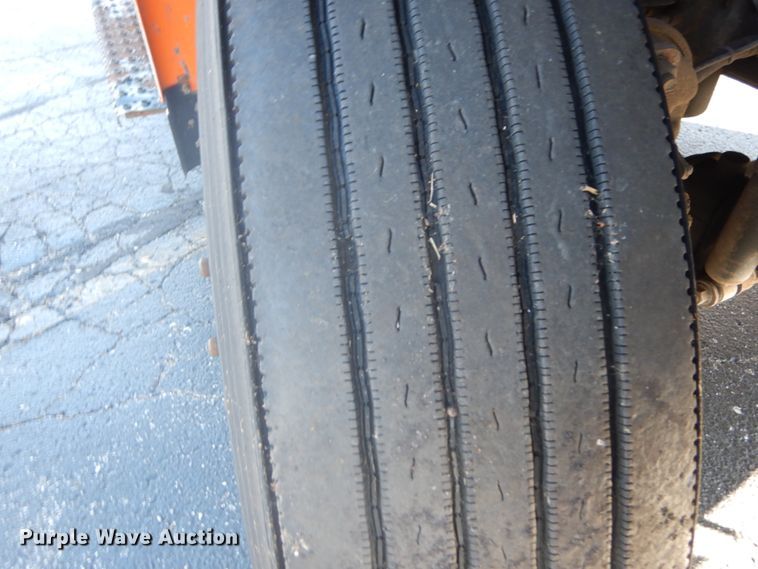 image for item DI1054 2006 International 4400  truck cab and chassis