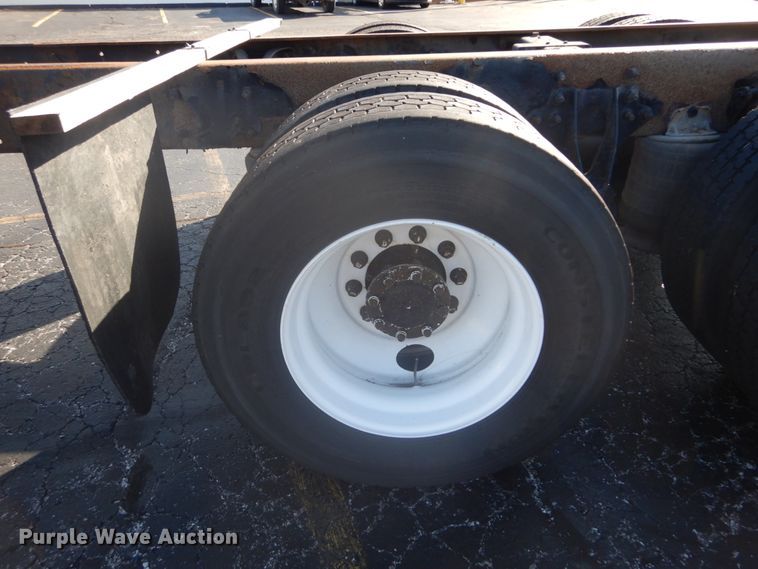 image for item DI1054 2006 International 4400  truck cab and chassis