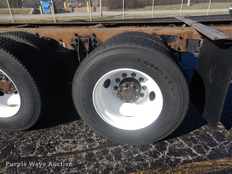 image for item DI1054 2006 International 4400  truck cab and chassis