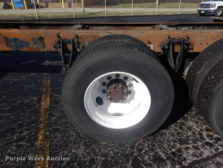 image for item DI1054 2006 International 4400  truck cab and chassis