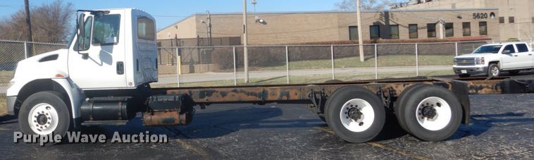 image for item DI1055 2006 International 4400  truck cab and chassis