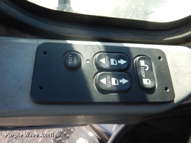 image for item DI1055 2006 International 4400  truck cab and chassis