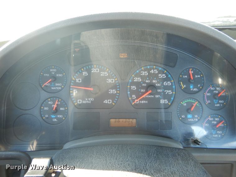 image for item DI1055 2006 International 4400  truck cab and chassis