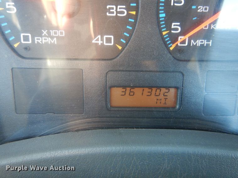 image for item DI1055 2006 International 4400  truck cab and chassis