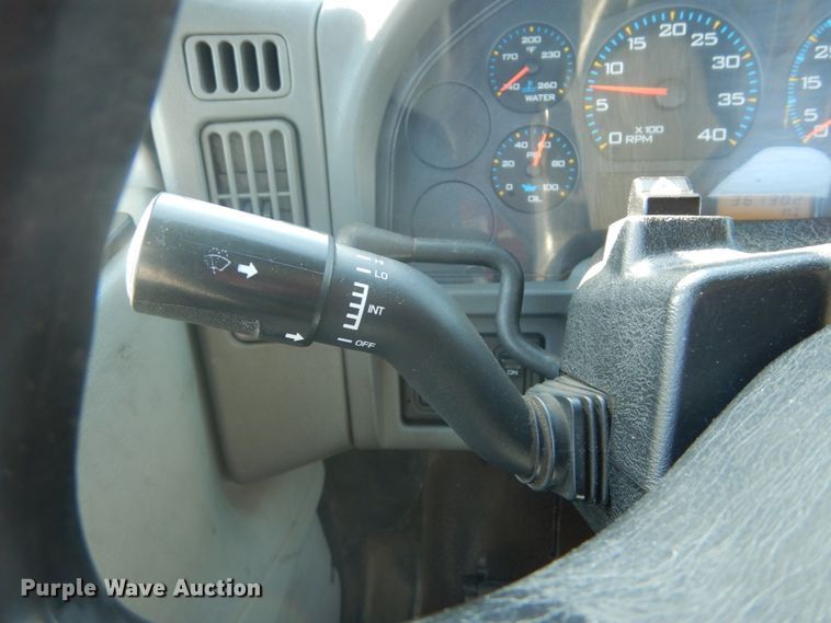 image for item DI1055 2006 International 4400  truck cab and chassis