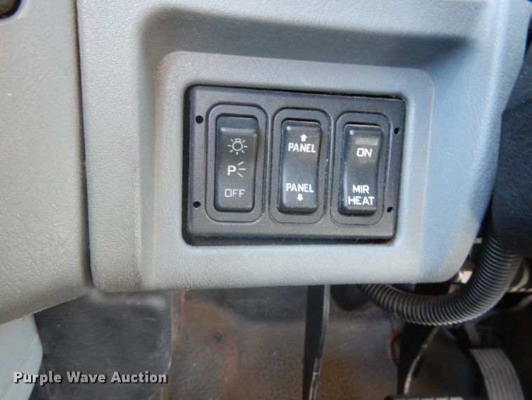 image for item DI1055 2006 International 4400  truck cab and chassis