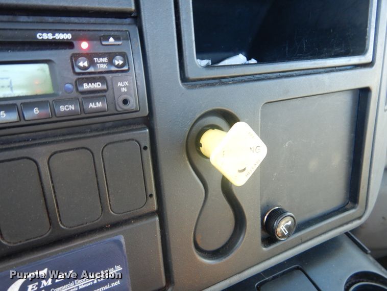 image for item DI1055 2006 International 4400  truck cab and chassis