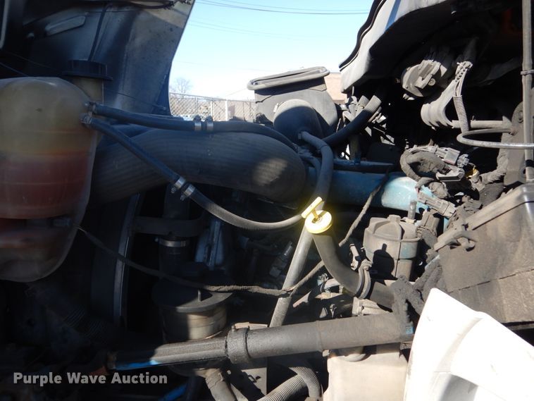 image for item DI1055 2006 International 4400  truck cab and chassis