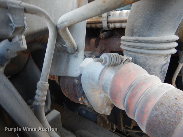 image for item DI1055 2006 International 4400  truck cab and chassis