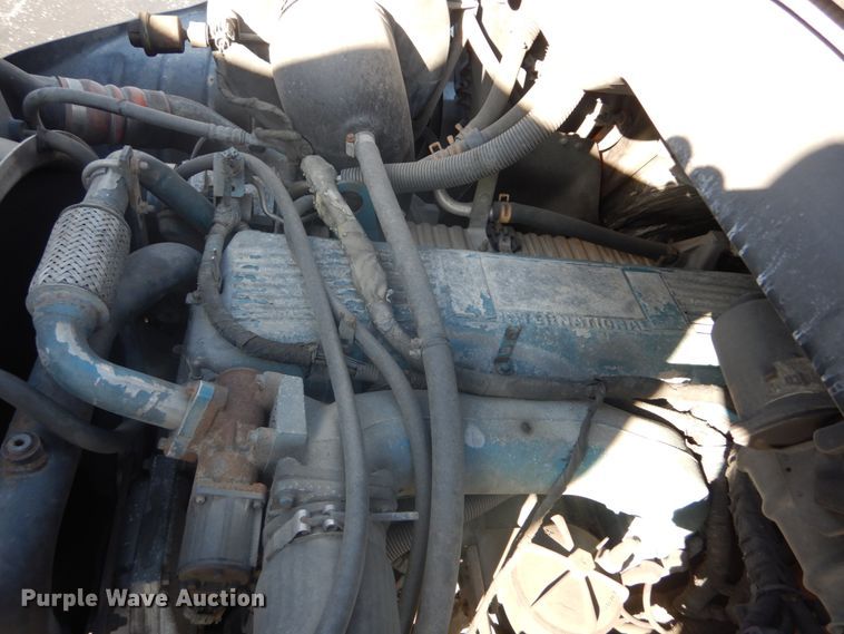 image for item DI1055 2006 International 4400  truck cab and chassis