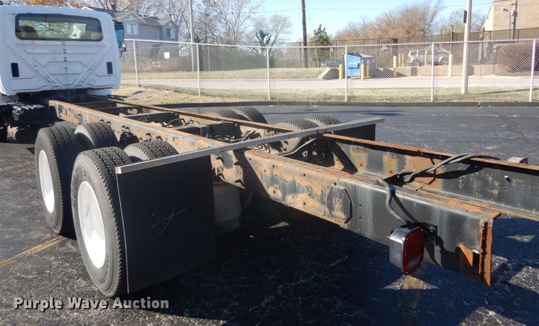 image for item DI1055 2006 International 4400  truck cab and chassis