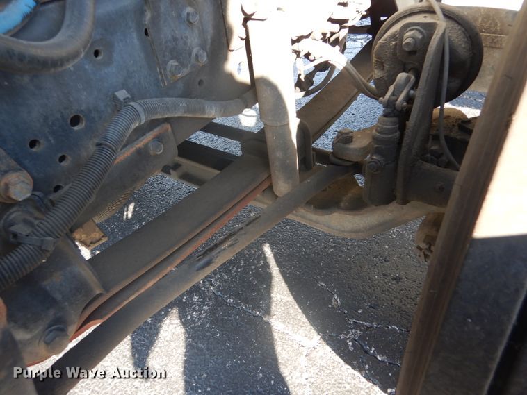 image for item DI1055 2006 International 4400  truck cab and chassis