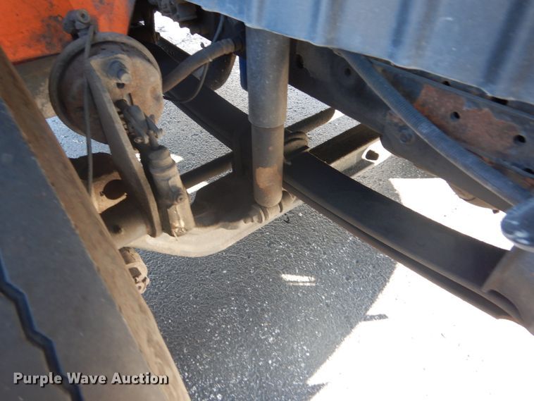 image for item DI1055 2006 International 4400  truck cab and chassis