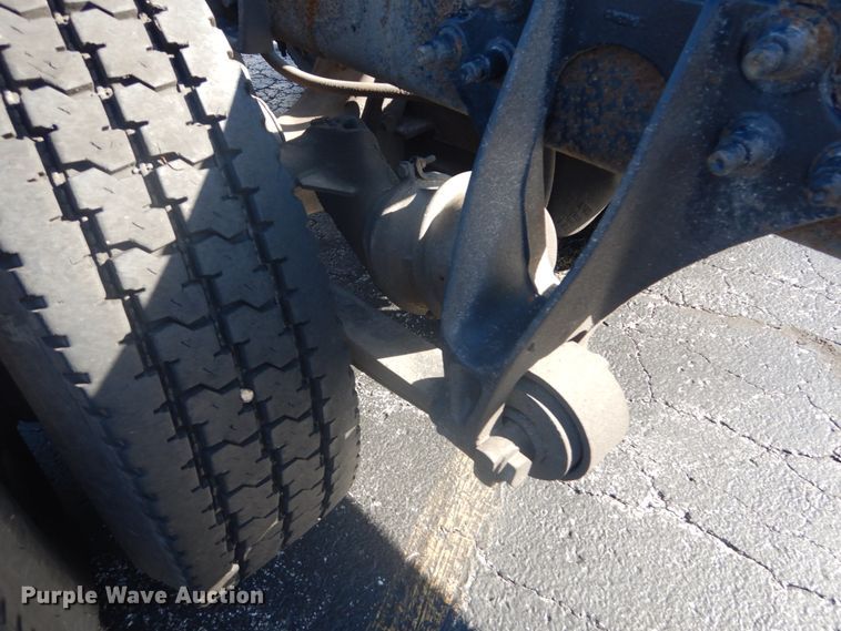 image for item DI1055 2006 International 4400  truck cab and chassis