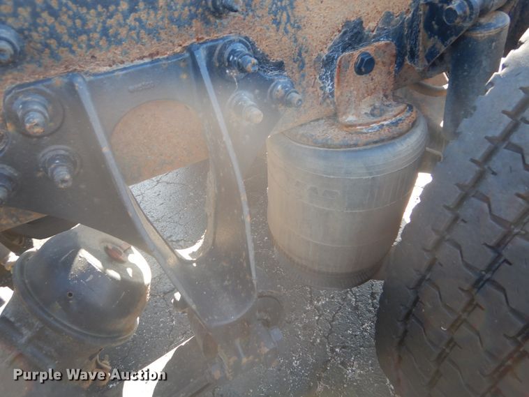 image for item DI1055 2006 International 4400  truck cab and chassis