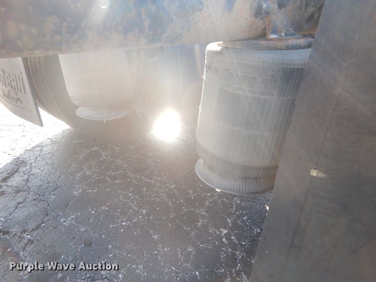 image for item DI1055 2006 International 4400  truck cab and chassis