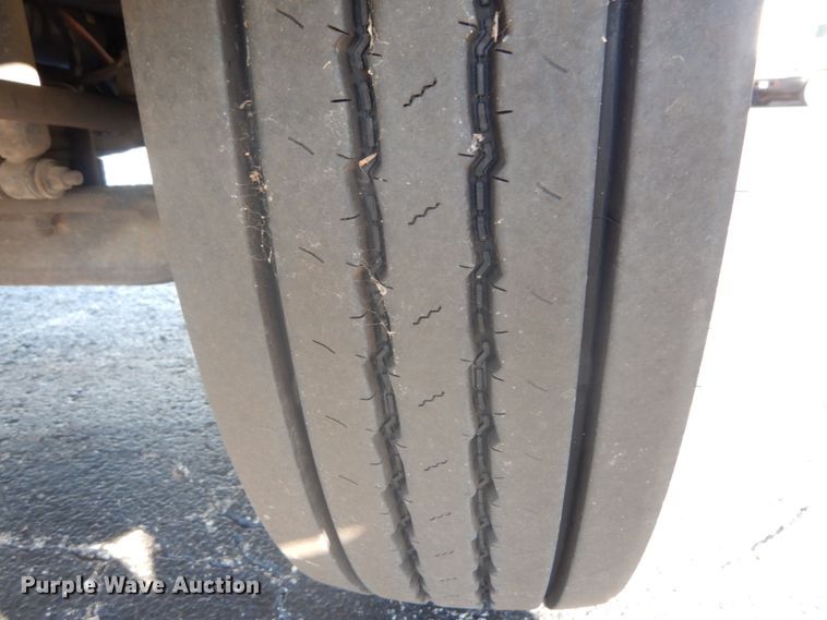 image for item DI1055 2006 International 4400  truck cab and chassis