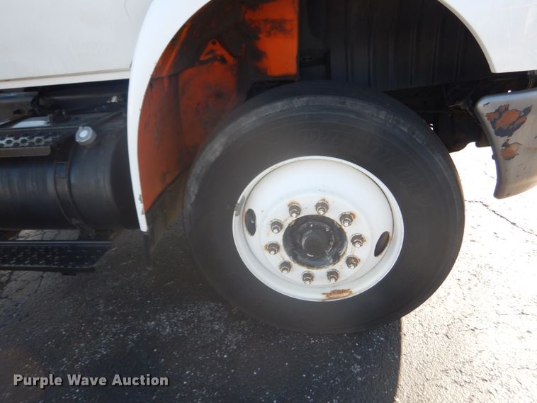 image for item DI1055 2006 International 4400  truck cab and chassis