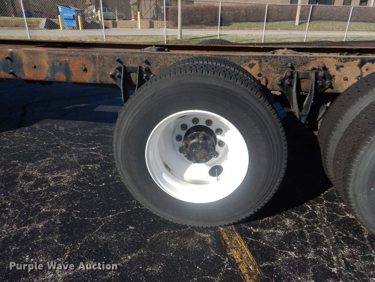 image for item DI1055 2006 International 4400  truck cab and chassis