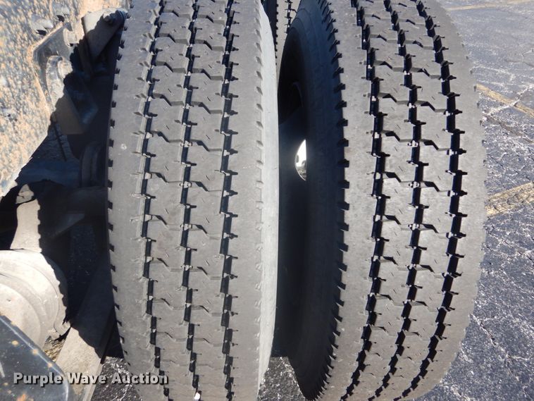 image for item DI1055 2006 International 4400  truck cab and chassis