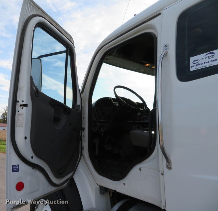 image for item DI3788 2012 Freightliner Business Class M2  rollback truck