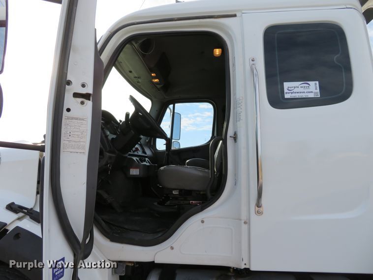 image for item DI3788 2012 Freightliner Business Class M2  rollback truck