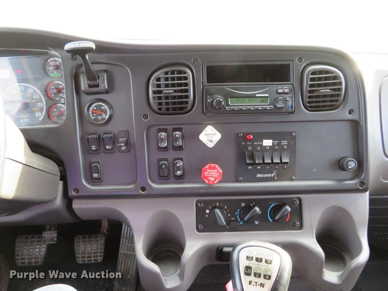 image for item DI3788 2012 Freightliner Business Class M2  rollback truck