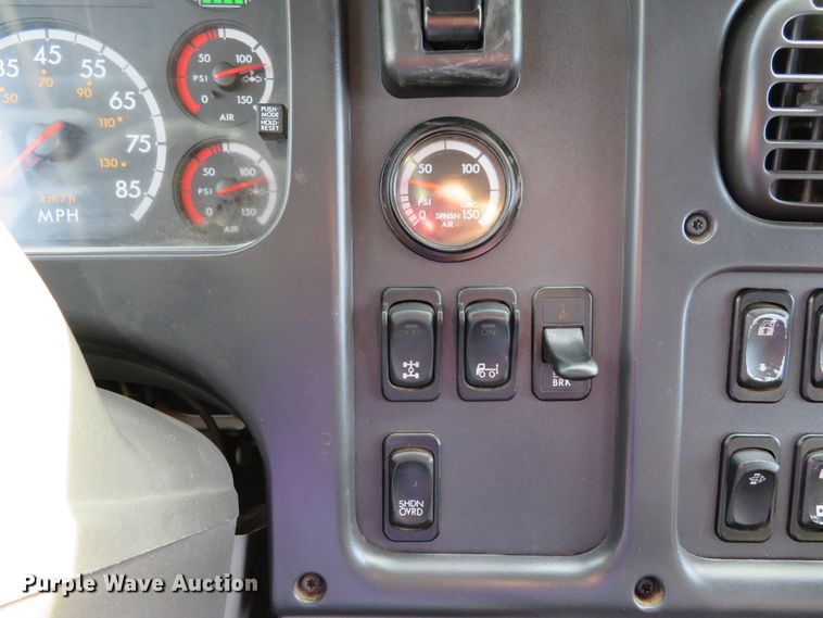 image for item DI3788 2012 Freightliner Business Class M2  rollback truck