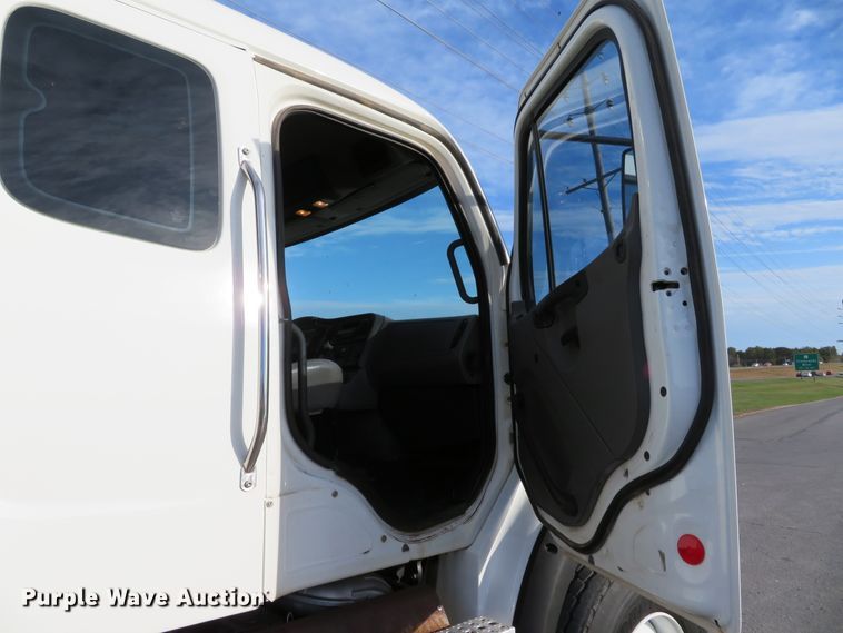 image for item DI3788 2012 Freightliner Business Class M2  rollback truck